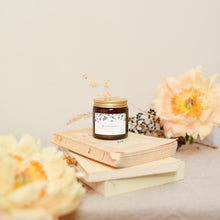 Bougie moyenne contenant ambré couvercle doré décoration haut de gamme parfum français